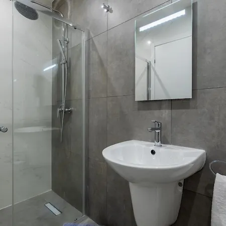 Seaside Luxury In St Julians *