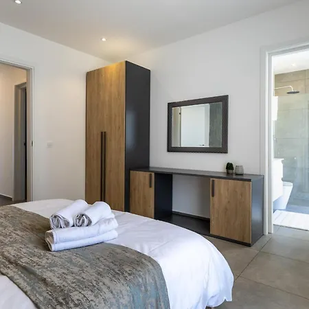 Seaside Luxury In St Julians * Pembroke