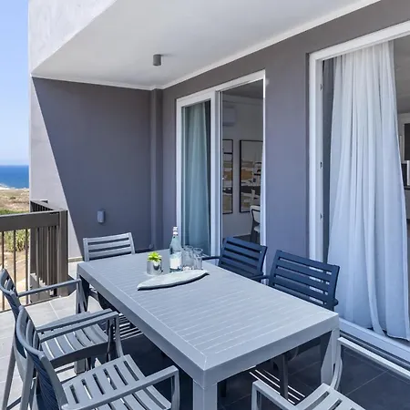 Seaside Luxury In St Julians 彭布罗克