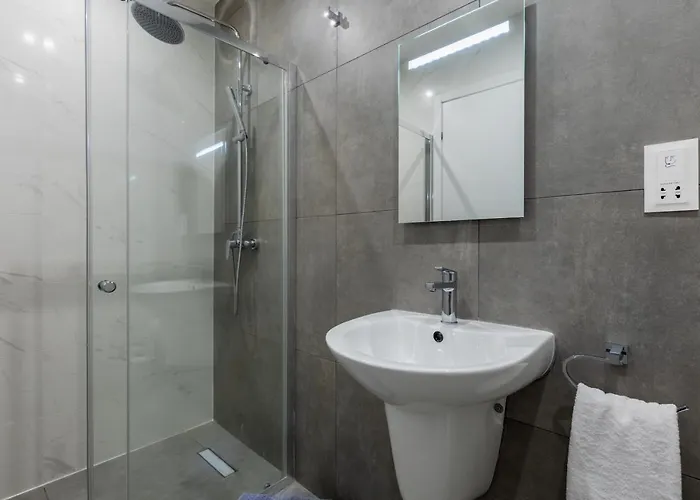 Seaside Luxury In St Julians *