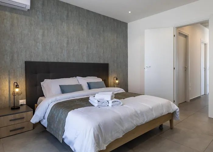 Seaside Luxury In St Julians *