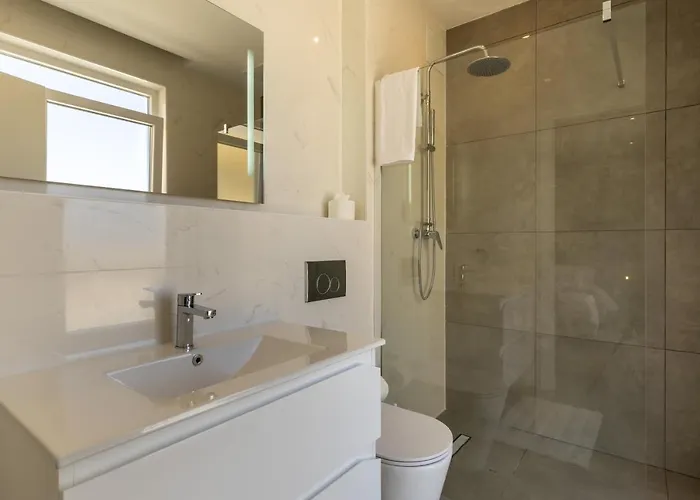 Seaside Luxury In St Julians Apartment Pembroke